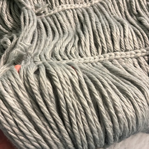 Nate Berkus chunky yarn throw blanket - Picture 4 of 6